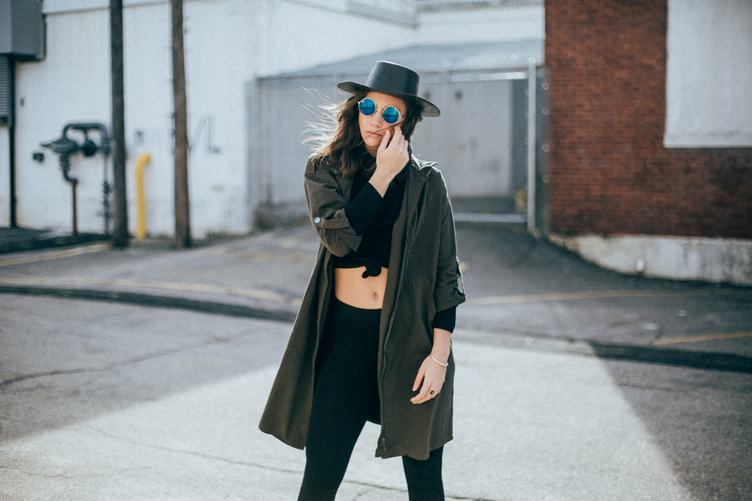 Street Style - Girl Wearing Black Hat and Sunglasses Standing on the Street