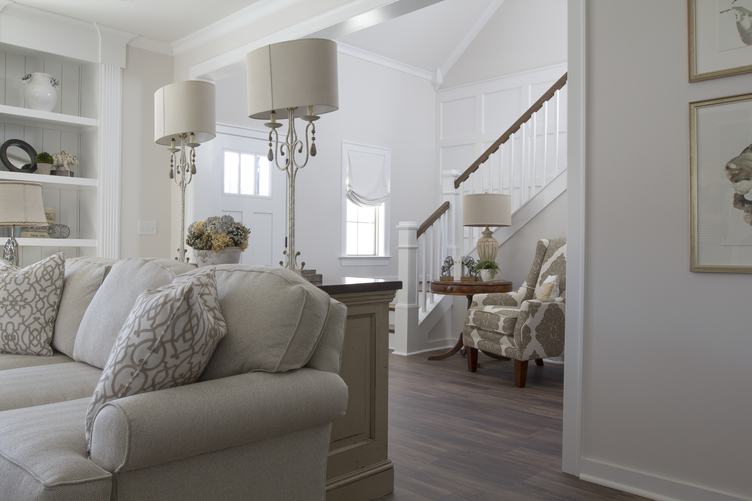 White Classic Living Room Design