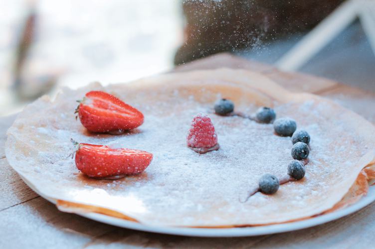 Pancake with Fruit and Sugar Powder