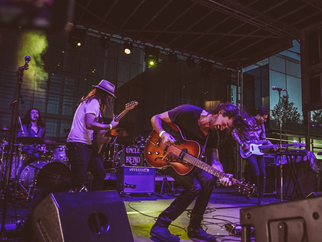 free-photo-guitarists-at-rock-concert