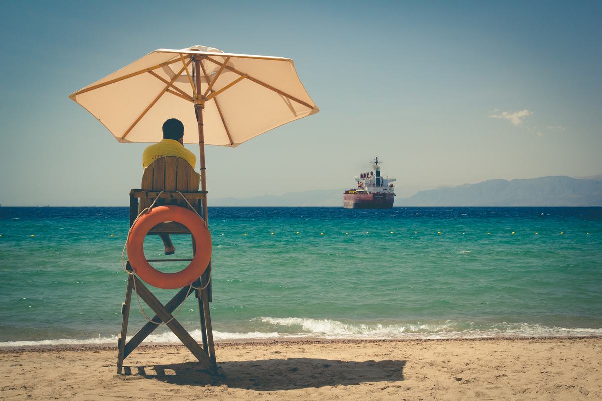 free-photo-lifeguard-on-duty-at-the-beach