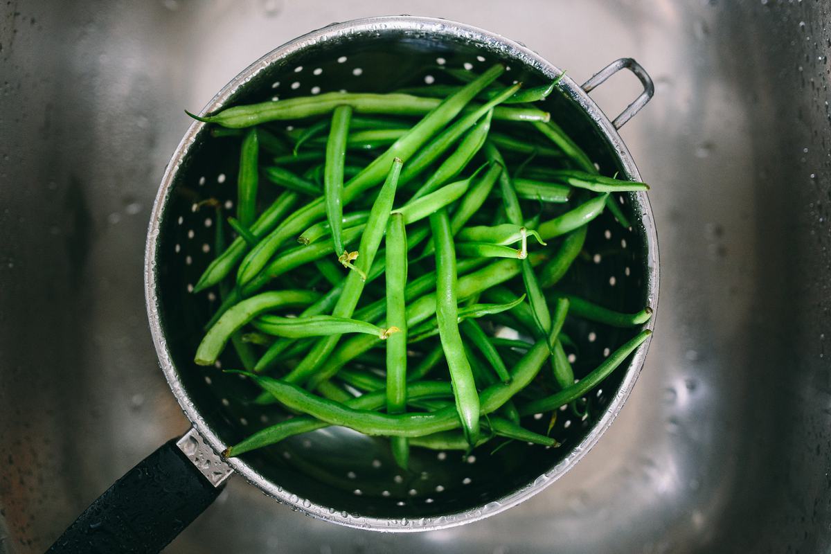 Free Photo Wet Green Beans in Colander